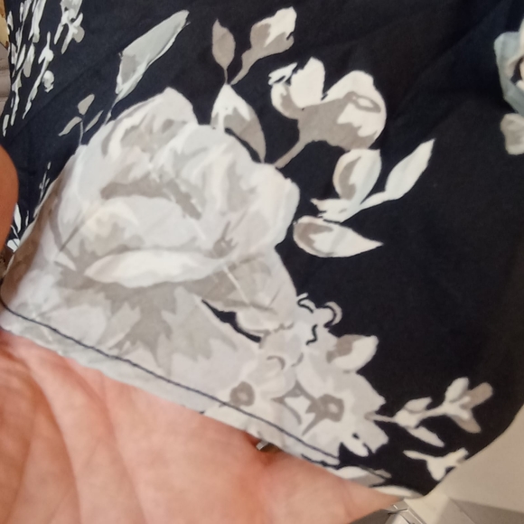 👩‍❤️‍👩 Floral Deep Grey And White Vest Top - Picture 8 of 15